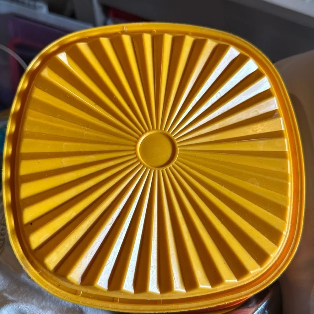 COPY - Tupperware Vintage lid
